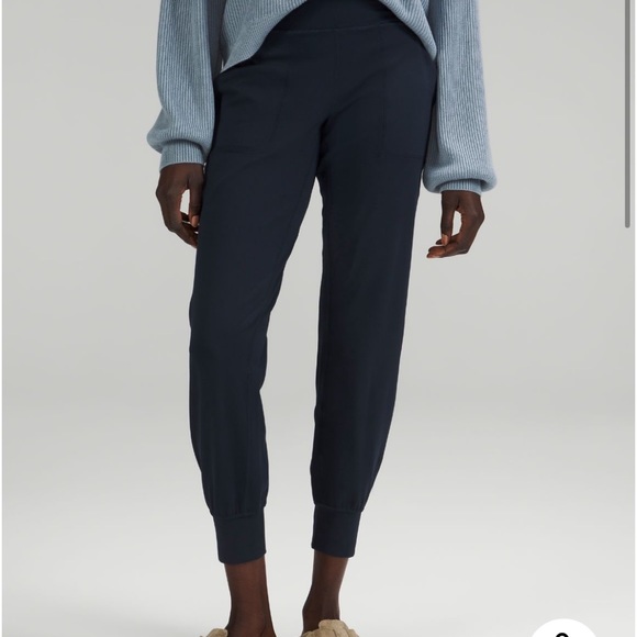 Lululemon Align Joggers - Picture 1 of 5